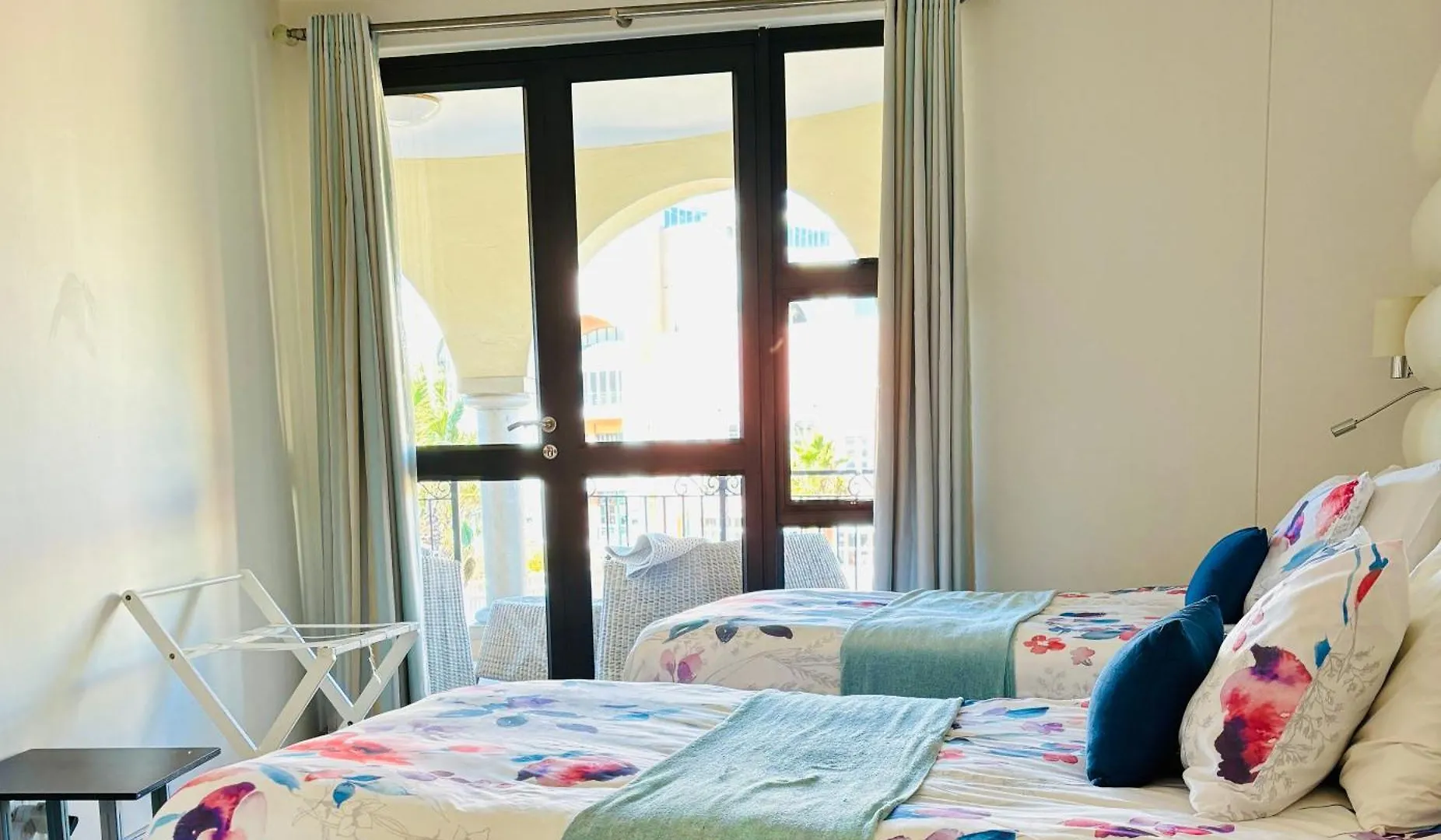 Zals -Luxury Accommodation Island Club Century City Cape Town